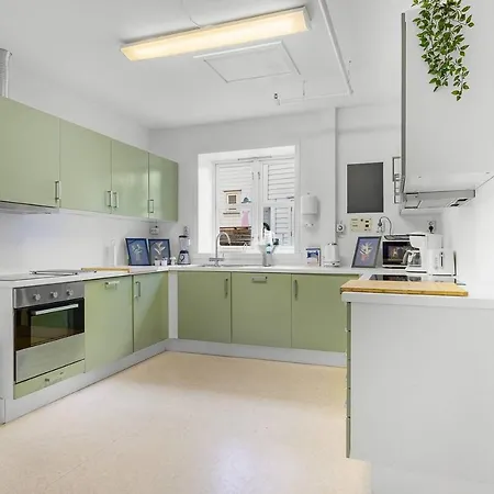 Private Twin Next To Fish Market And Bryggen * Bergen